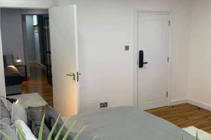 Ganze Wohnung, Contemporary Central Basement Private Apartment in Covent Garden, London
