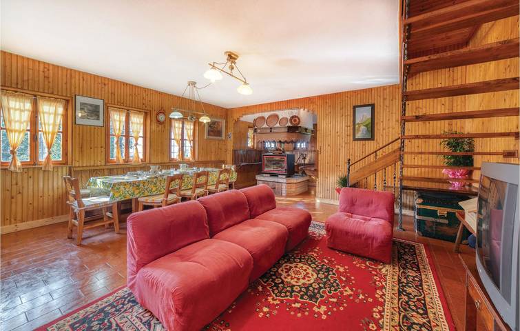 Appartamento con vista sul fiume, parcheggio e Wi-Fi in Scala mel, Borgo Valbelluna