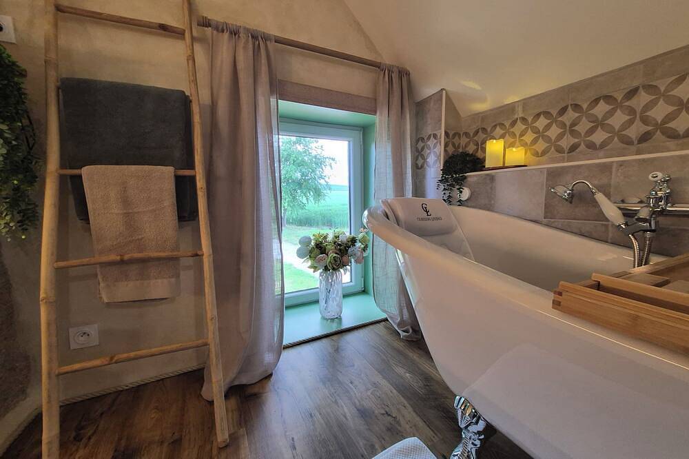 Fournil Xviie & Spa privatifs de La Nuit D'Etang in Saint-Denis-sur-Sarthon, Parc naturel régional Normandie-Maine