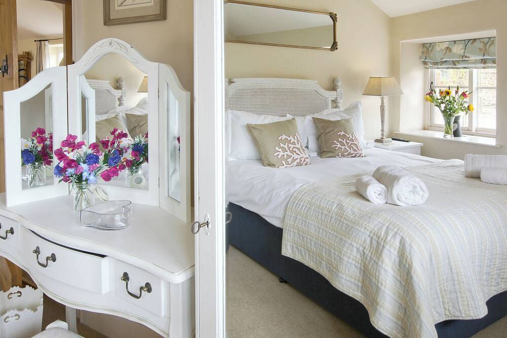 5 bedroom accommodation in Scalby, Scarborough in Scarborough, North York Moors National Park