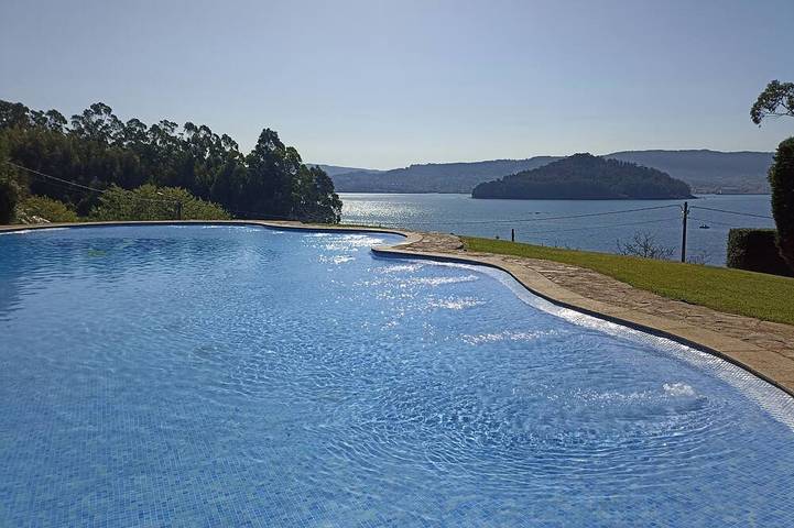 Chalet for 8 people, with hot tub and sauna as well as balcony and pool - 1