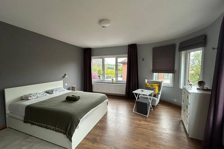 3 large bedroom Family home for 6-8 persons near Brussels |fast wifi|Parking in Kraainem, Flämisch-Brabant