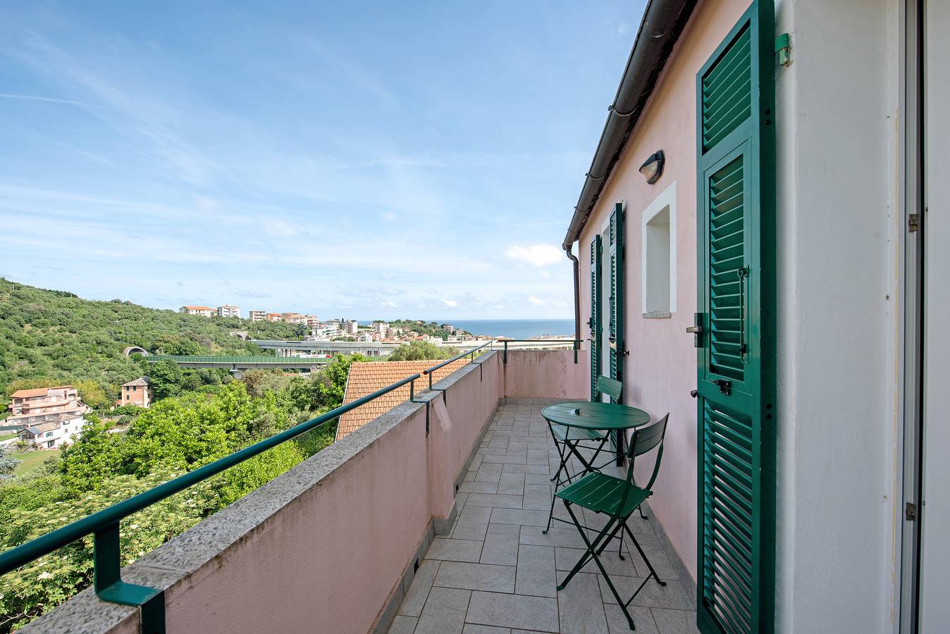 Ganze Wohnung, Ferienwohnung 'Zafferano Suites - Mentuccia' mit Meerblick, Gemeinschaftsgarten und Wi-Fi in Celle Ligure, Riviera di Ponente