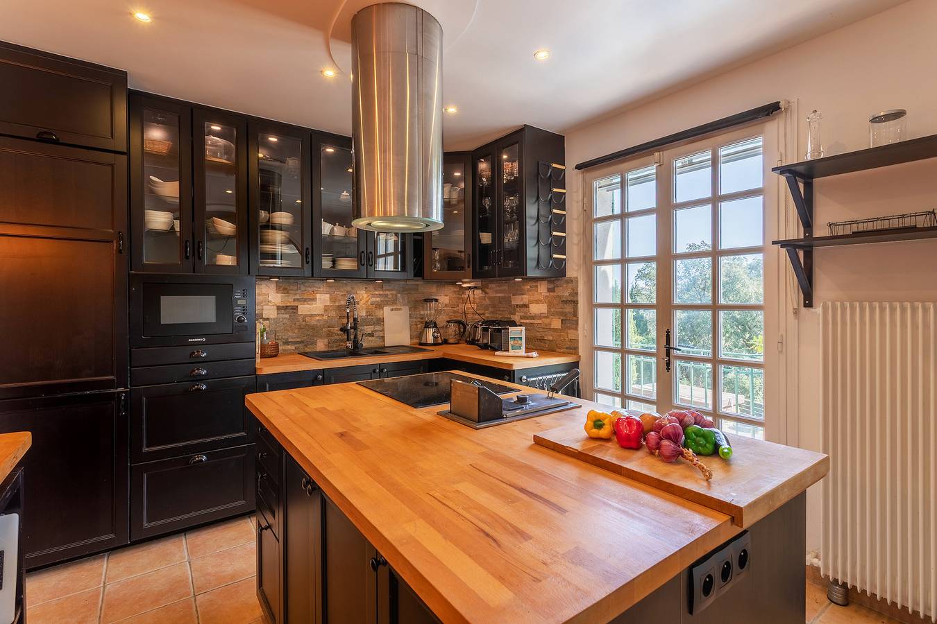 Villa Justine By Riviera Holiday Homes in Mandelieu-la-Napoule, Massif de l'Esterel