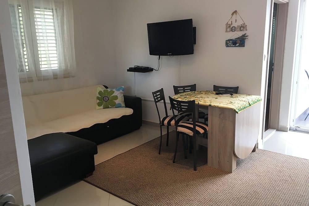 Ganze Wohnung, 80 Meters Away to the Clear Beautiful Blue Sea! in Milna, Brac