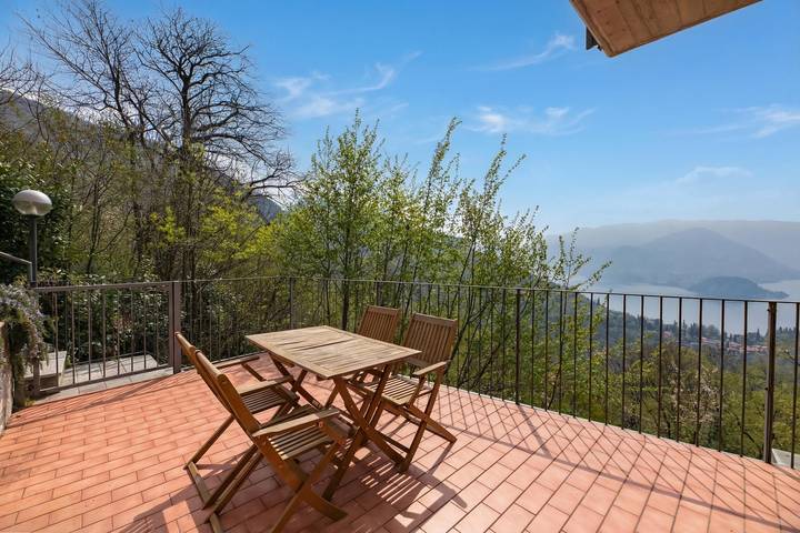 Gîte pour 6 personnes, avec vue sur le lac ainsi que piscine et terrasse, animaux acceptés dans Perledo - 3