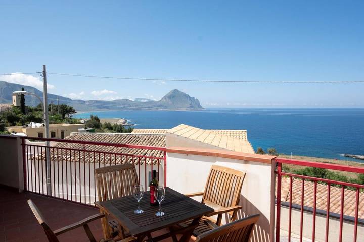 Villa per 12 persone, con Balcone e Terrazza nonché Giardino e Panorama a Macari