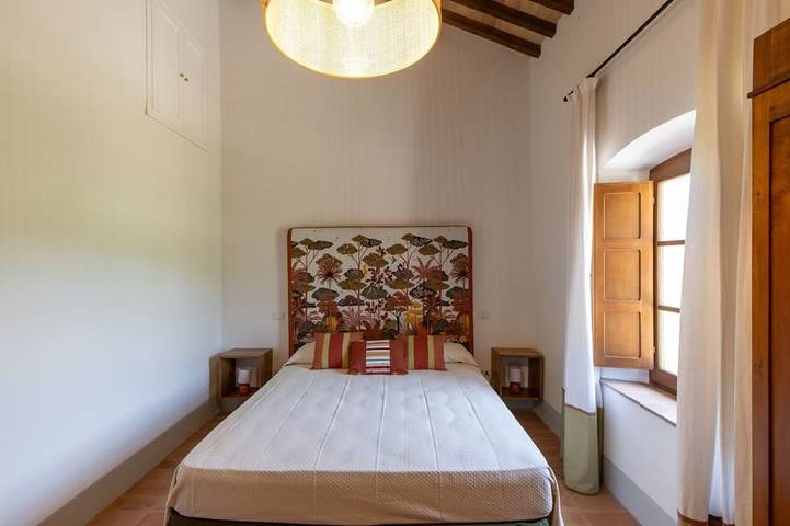 Private pool, A/C, Wifi, enchanting views, vineyards and 5mins to shops & bars in Fabro, Provincia de Perugia