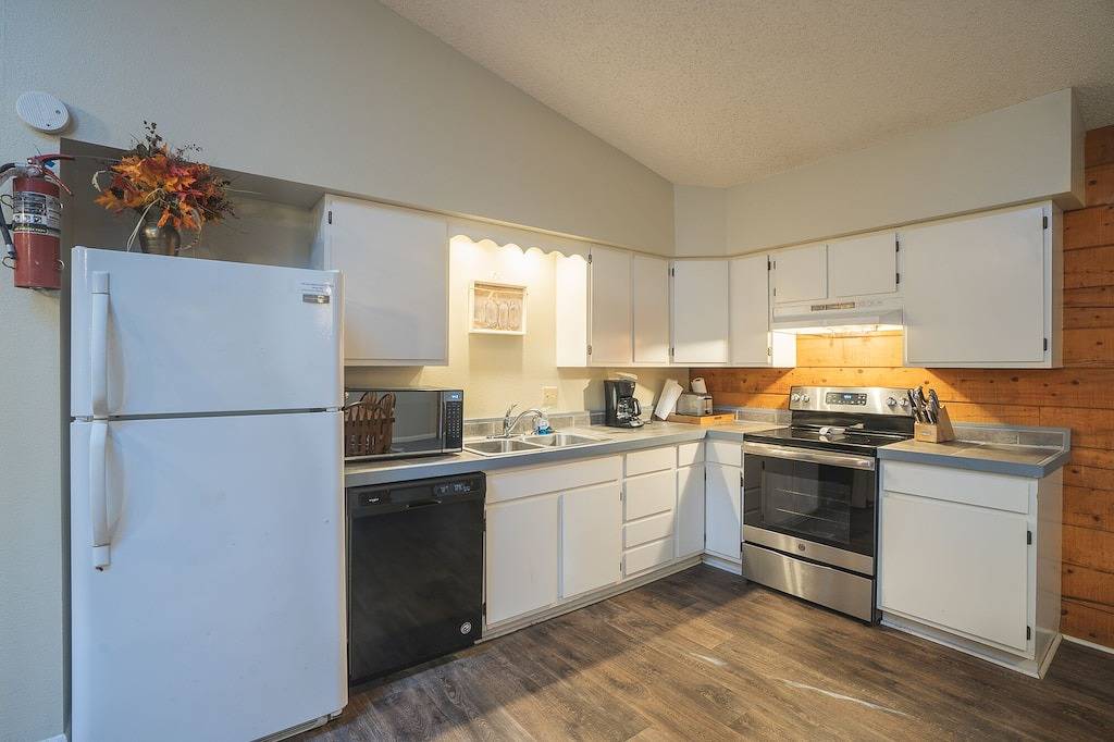 Cabin H at Safe Harbor Brady Mountain on Lake Ouachita! in Lake Ouachita