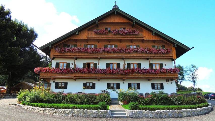 Hotel für 5 Personen, mit Balkon und Terrasse sowie Garten und Ausblick in Wackersberg