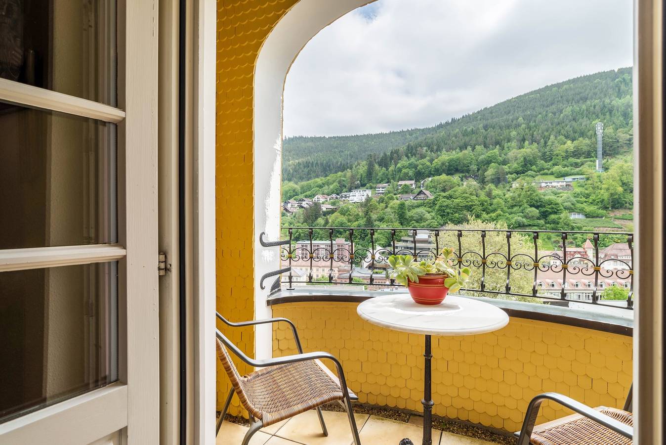 Ganze Wohnung, Ferienwohnung '"Saline" mit Bergblick, Balkon und Wlan in Bad Wildbad, Nordschwarzwald