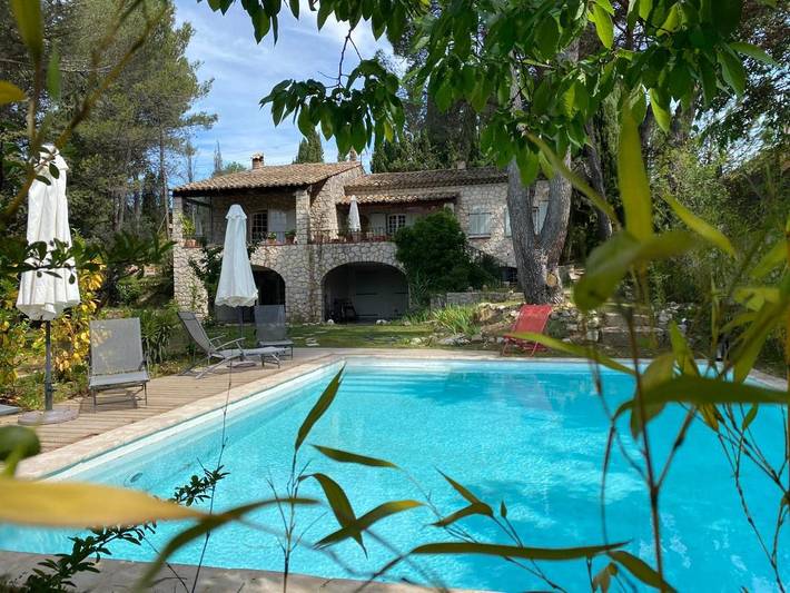 Chambre d’hôte pour 2 personnes, avec Terrasse et Jardin ainsi que Piscine et Vue