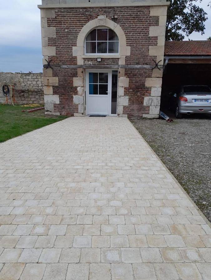 Location de vacances pour 4 personnes, avec Terrasse ainsi que Jardin et Vue à Sacy-le-Grand