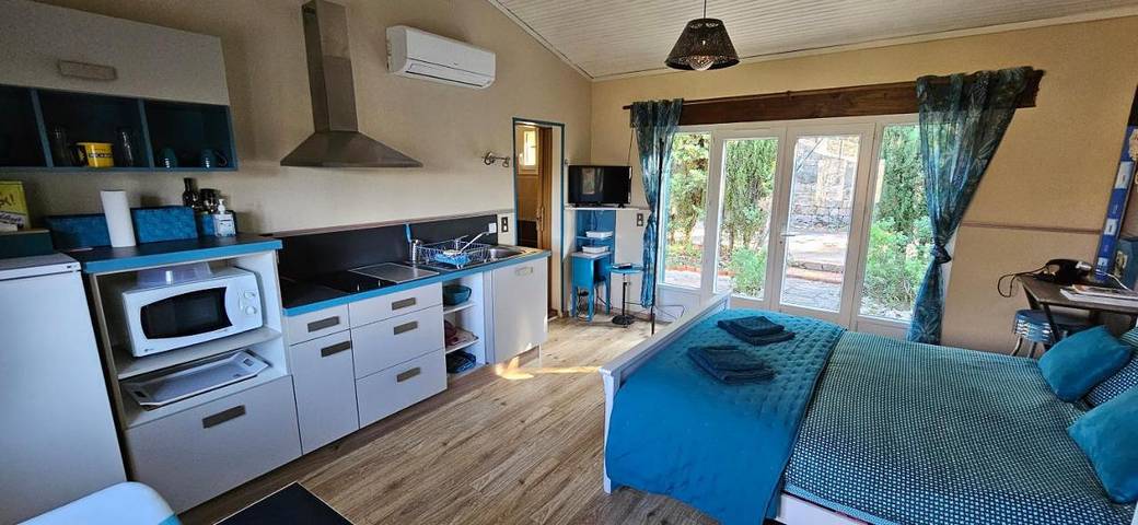 Gîte pour 2 personnes, avec jardin et vue à Claviers