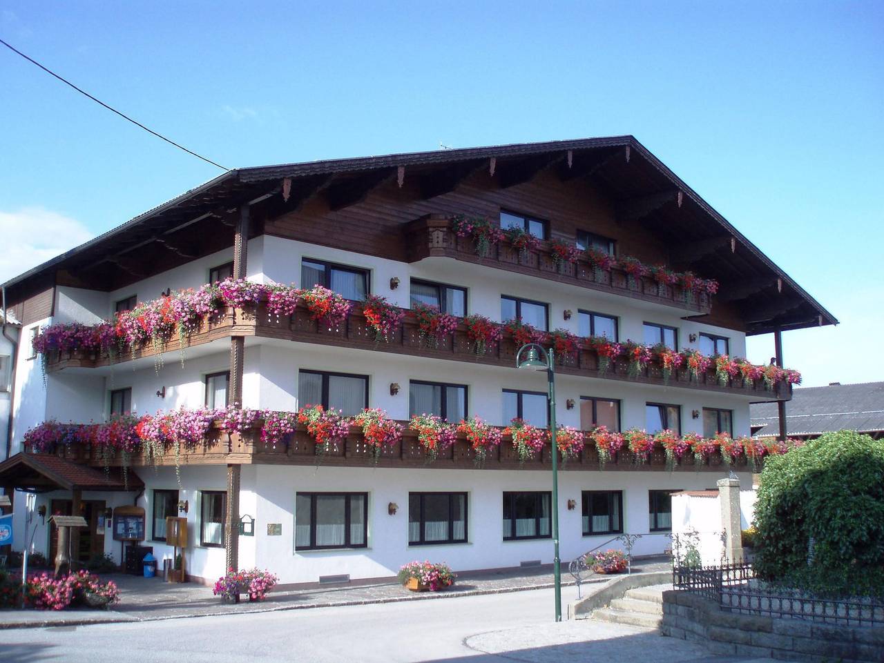 Gasthof Kirchenwirt - Vierbettzimmer, Dusche, Wc, Balkon in Innviertel