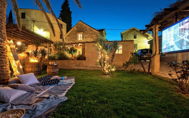 Villa für 4 Personen, mit Balkon und Garten sowie Pool in Split