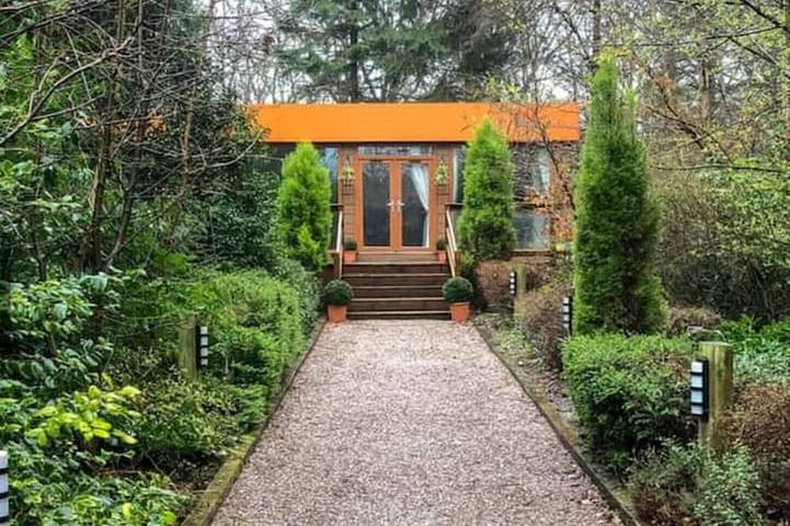 Cabane en bois pour 2 personnes, avec terrasse et jacuzzi - 1