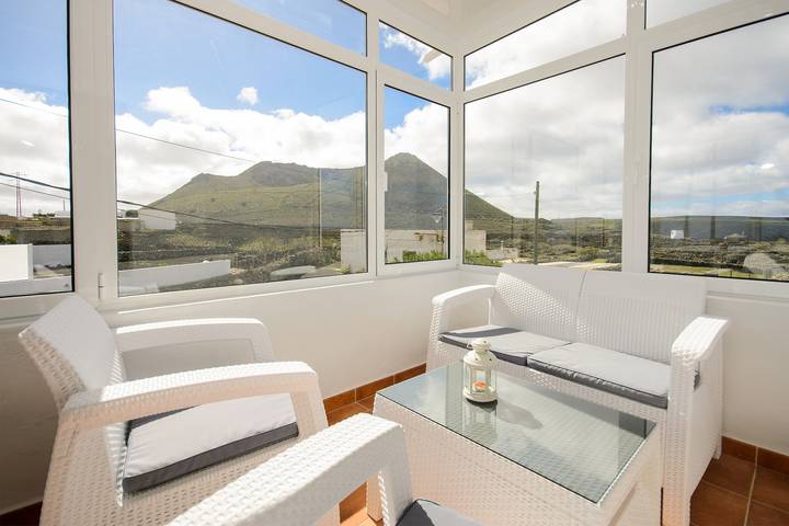 Ganze Wohnung, In der Nähe von Wanderwegen und Strand mit Wintergarten - Appartement Ye in Ye, Haría