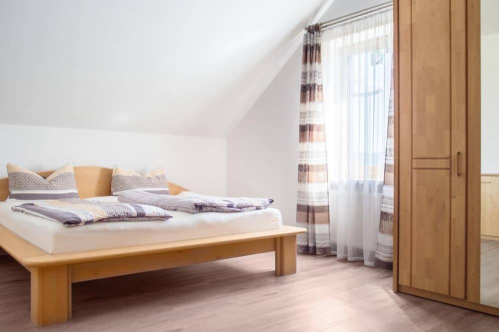 Ganze Wohnung, Große Galeriewohnung (75qm) mit gemütlichem Sofa in Treffelstein, Ostbayern