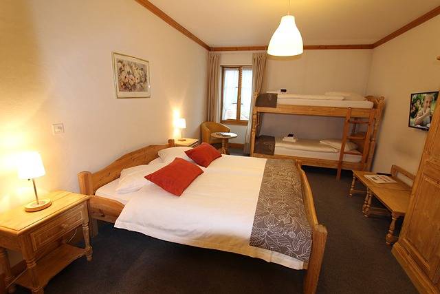 Hôtel de Ville Château-d'Oex - Chambre famille in Château-d' Œx, Alpes Vaudoises