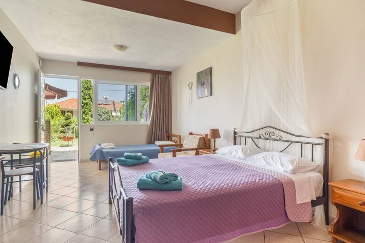 Monolocale intero, Monolocale '4 Adults No 10' con vista mare, Wi-Fi e aria condizionata in Nikiana, Alexandros