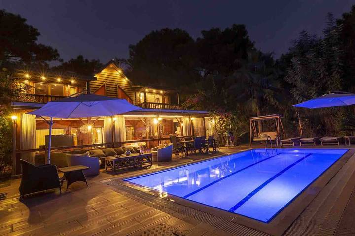 Chalet para 12 personas, con jardín además de jacuzzi y sauna - 1