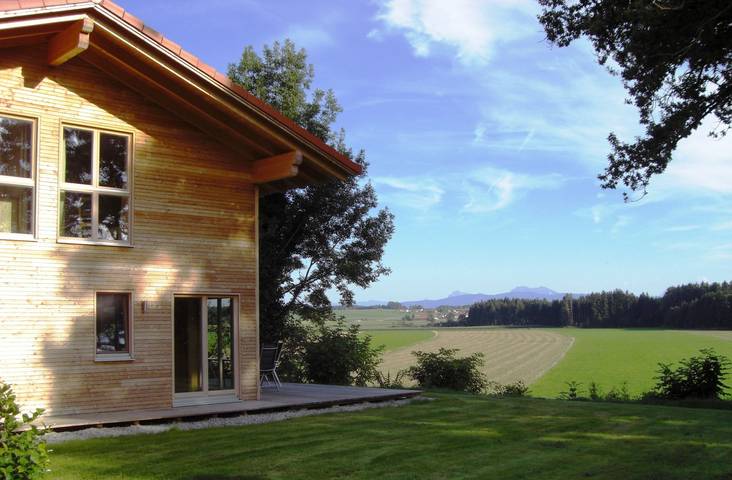 Ferienhaus für 6 Personen, mit Terrasse und Garten in Traunreut