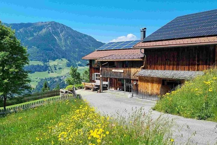 Ferienhaus für 16 Personen, mit Balkon und Garten
