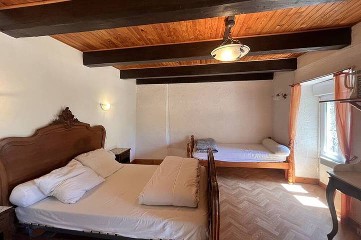 Maison De Campagne Rustique in Chambon-sur-Lac, Regionaler Naturpark Volcans d'Auvergne