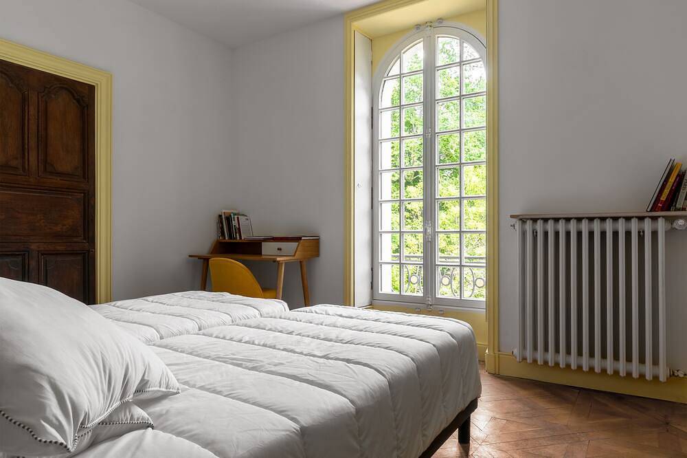 Magnifique château avec 7 chambres dans un parc de 3 hectares à 1 heure de Paris in Grez-sur-Loing, Seine-et-Marne