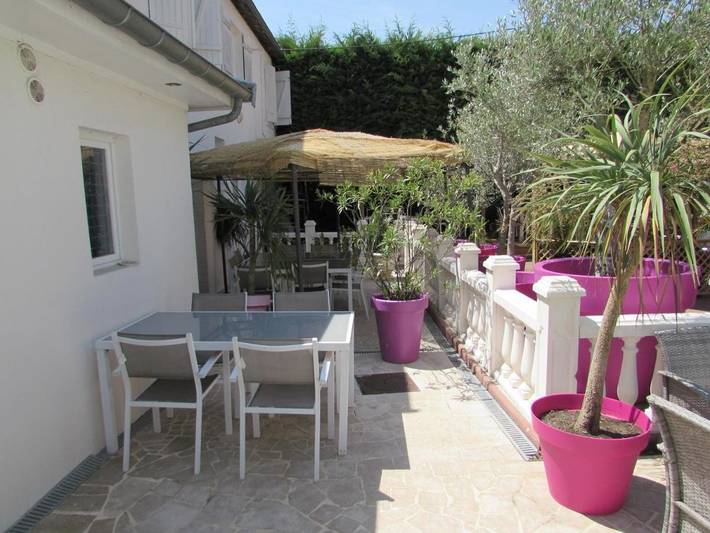 Location de vacances pour 3 personnes, avec terrasse et sauna ainsi que jacuzzi et piscine à Vitry-le-François - 4