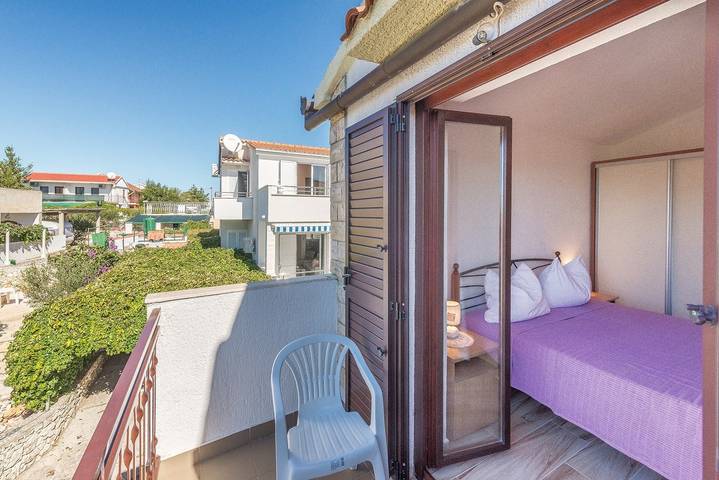 Apartamento entero, Apartamento de vacaciones para 4 personas con balcón/terraza in Rogoznica, Condado de Šibenik-Knin