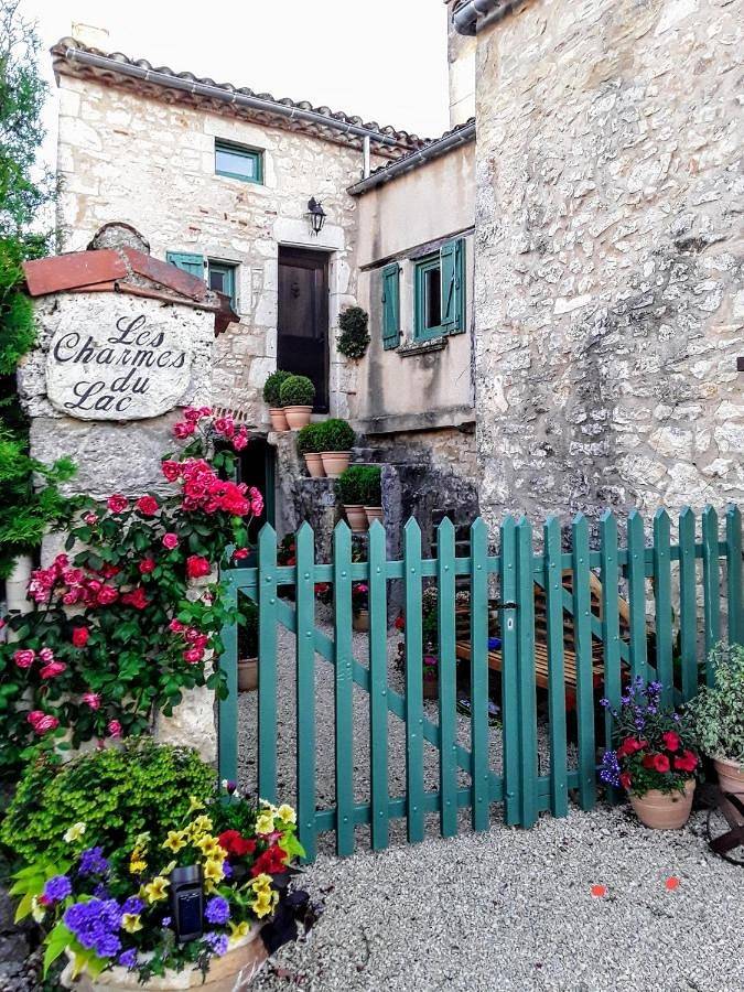 Gîte pour 2 personnes, avec jardin et vue sur le lac, animaux acceptés à Esclauzels - 2