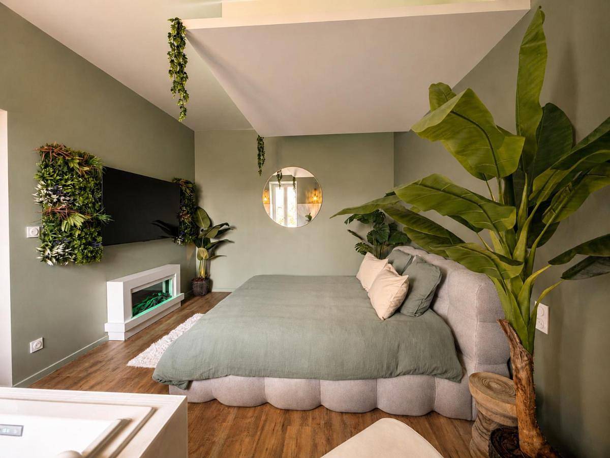 Appartement entier, La Suite des Sens Love Room in Montceau-les-Mines, Région de Chalon-sur-Saône