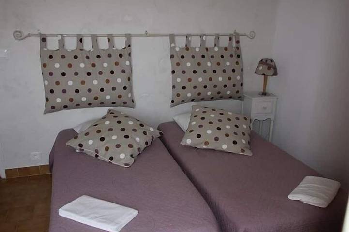 Gîte pour 7 personnes, avec jardin et piscine à Peypin-d'Aigues - 3