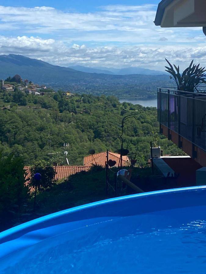 Gîte pour 4 personnes, avec jardin et vue ainsi que vue sur le lac et piscine dans Massino Visconti - 4
