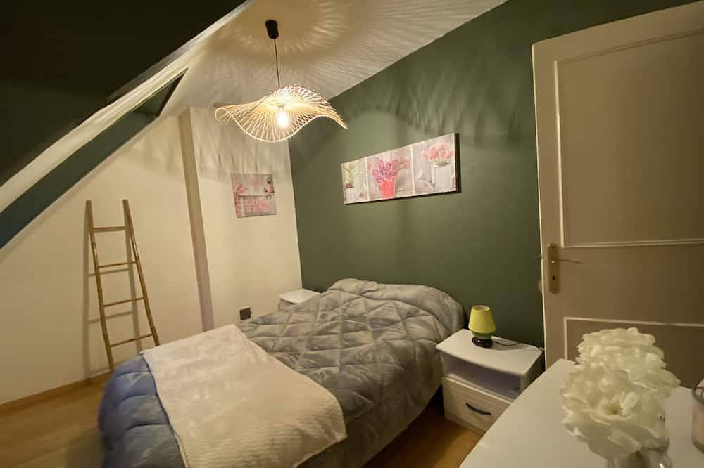 Maison de vacances avec piscine interieure chauffée et sauna privé in Vire Normandie, Région de Vire