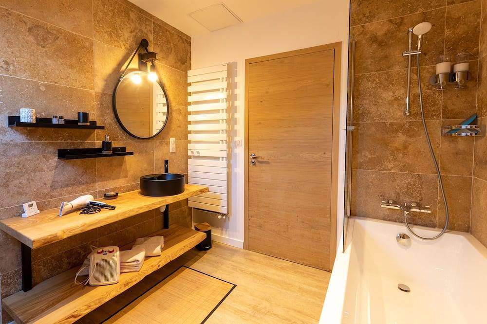 Prestigious renovated barn in Ayzac-Ost, Pyrénées