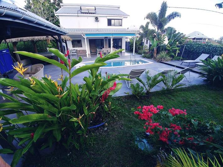 Location de vacances pour 10 personnes, avec piscine ainsi que jardin et jacuzzi à Petit-Bourg - 3