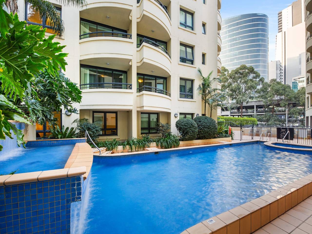 Entire apartment, Contemporary 1-Bed First Floor Unit with Pool in Parramatta, Sydney