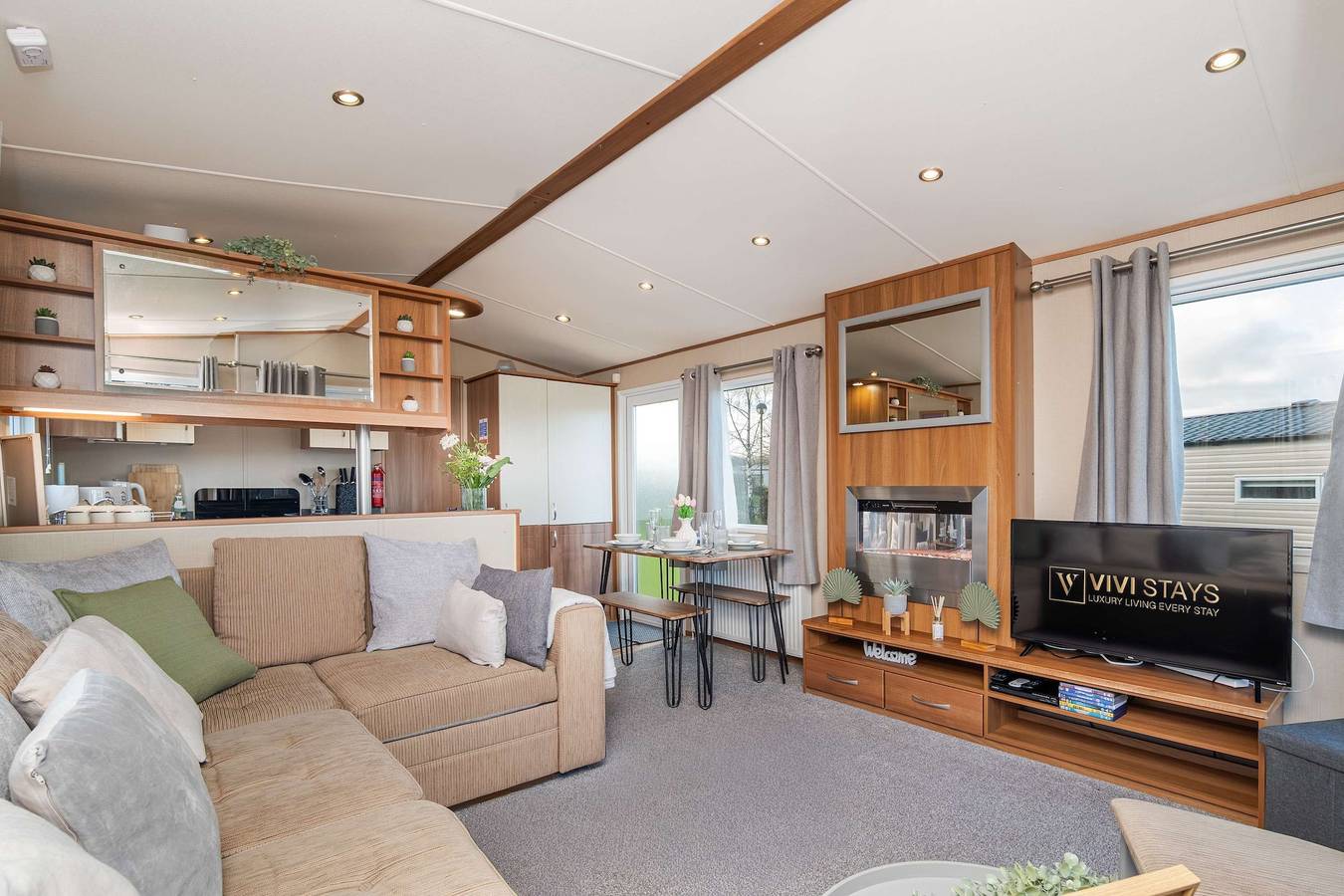 Entire apartment, Family Stay - Pet Friendly Caravan - Wi-Fi - Sleep 7 in Edinburgh and Lothian