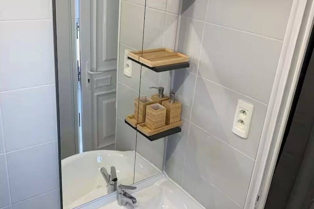 Entire apartment, Ideal studio for business trips or vacations in the south of France in Fos-sur-Mer, Istres region