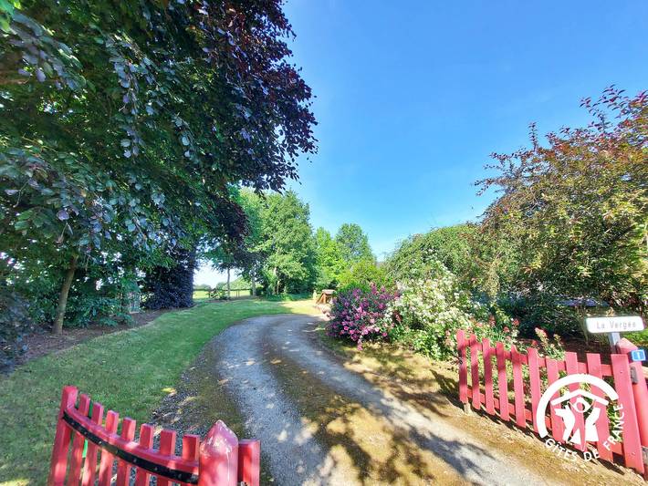 Gemütliche XVIII. Jahrhundert-Ferme mit privatem Garten, Outdoor-Aktivitäten und Kinderfreundlich in Saint-Aubin-Fosse-Louvain, Mayenne
