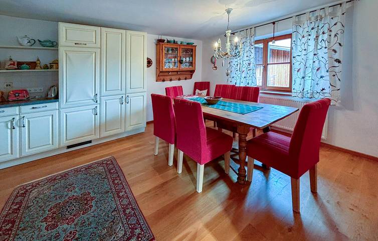 Apartamento vacacional entero, Acogedor apartamento con terraza, wifi y aparcamiento cerca de Neumarkt am Wallersee in Köstendorf, Bezirk Salzburg-Umgebung