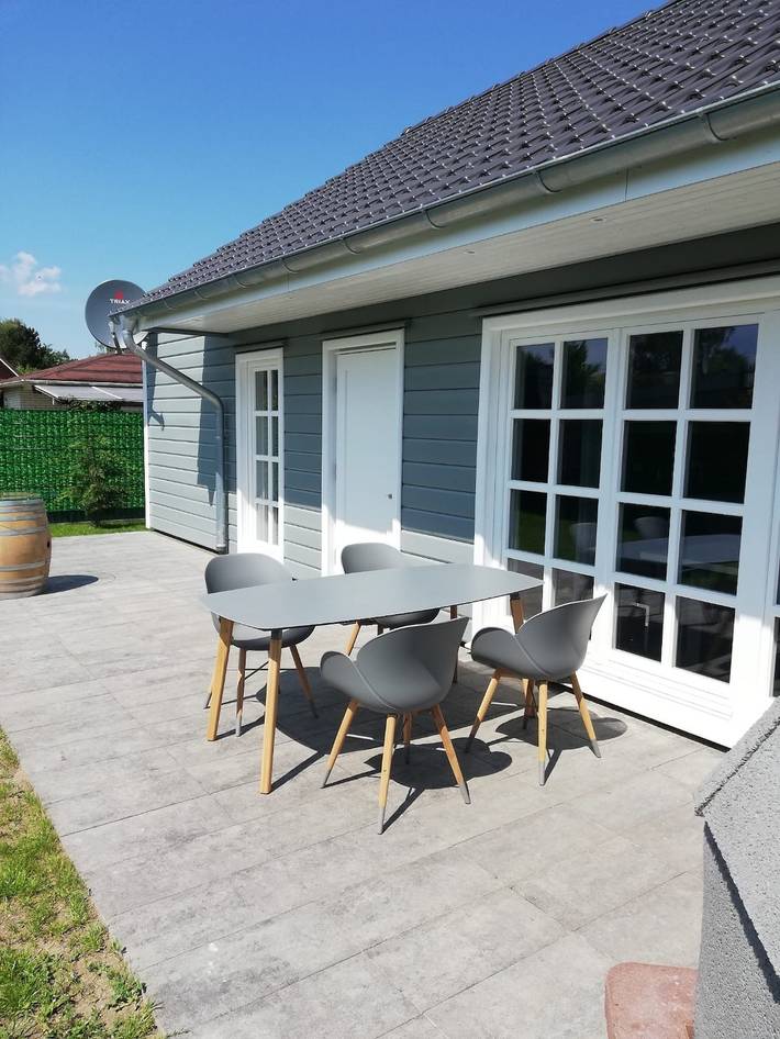 Bungalow für 4 Personen, mit Terrasse und Whirlpool sowie Garten und Sauna in Lensterstrand