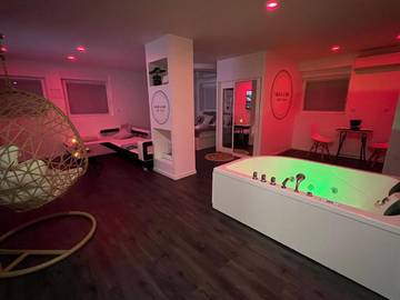 Gîte pour 2 personnes, avec jacuzzi ainsi que terrasse et sauna à Metz
