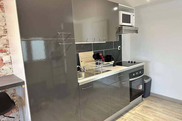 Apartamento entero, The Green Loft - Air-Conditioned - Nestled in Downtown Bergerac in Bergerac, Périgord Pourpre