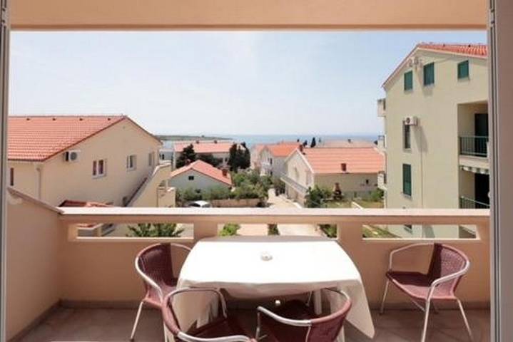 Appartamento per 5 persone, con balcone/terrazza e piscina a Novaglia