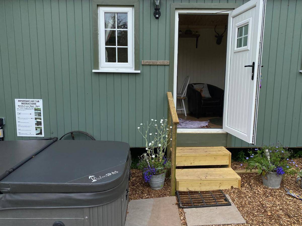The Laburnum Retreat Shepherds Hut with private hot tub in Staffordshire