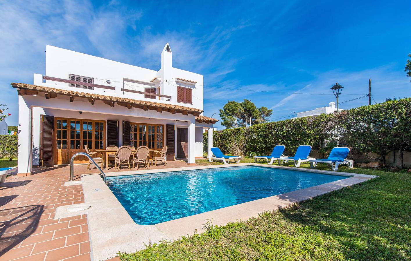 Seaside Bliss: Luxe Apartment with Pool & Kitchen near Caló des Homes Morts in Cala d'Or, Santanyí